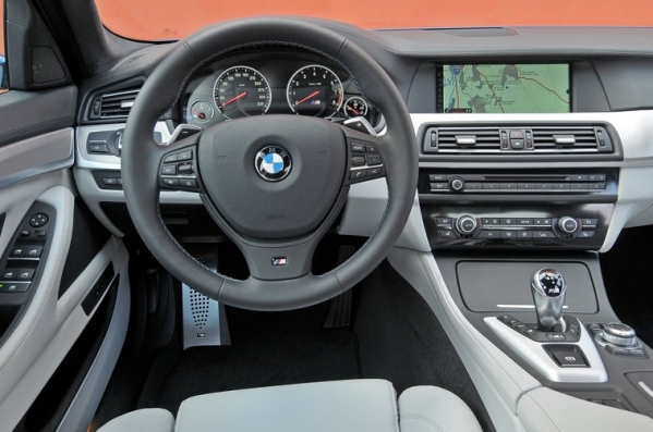 https://wcar.sets.lv/cars/BMW/M5 sedans/1351688223-BMW-M5_2012_800x600_wallpaper_d1.jpg